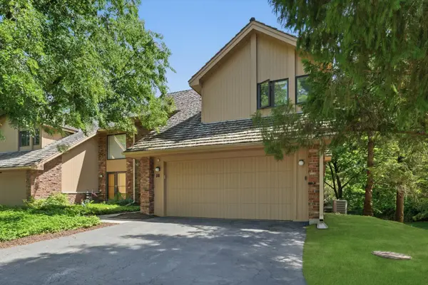 56 Oak Creek Court, Burr Ridge, IL 60527