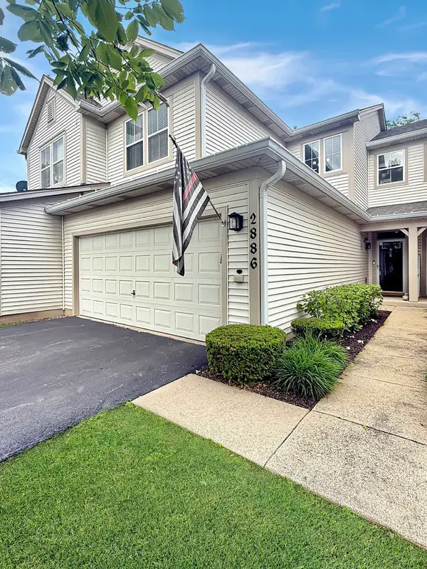 2886 Falling Waters Lane, Lindenhurst, IL 60046