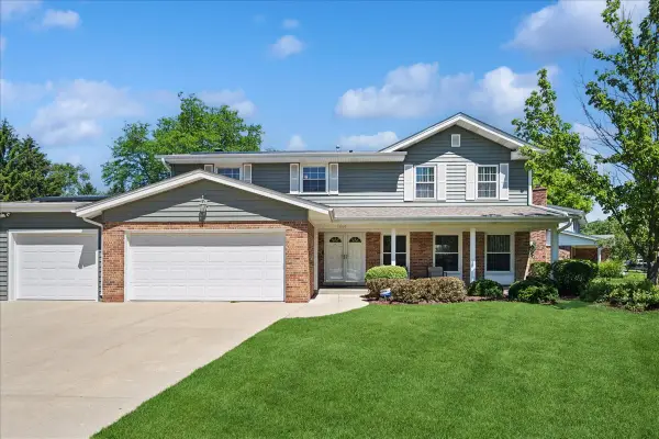 1660 Clavinia Avenue, Deerfield, IL 60015