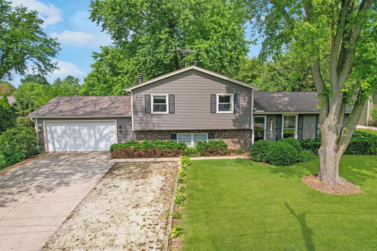 11S556 Book Road, Naperville, IL 60564 - #1
