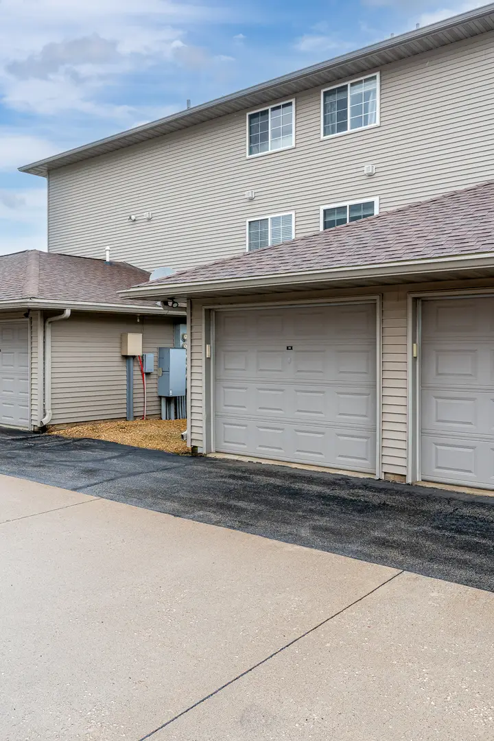 209 E Price Street #301, Eldridge, IA 52748 - #3