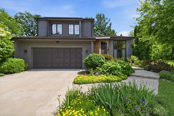 1755 S Wiesbrook Road, Wheaton, IL 60189