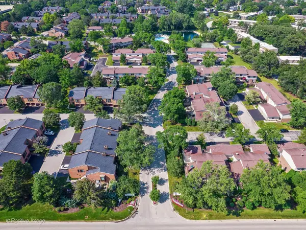 19W182 Ginny Lane E #182, Oak Brook, IL 60523
