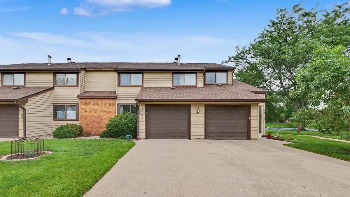 2101 Harbortown Circle #2101, Champaign, IL 61821 - #1
