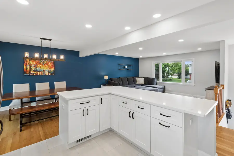 1111 N Greenfield Lane, Mount Prospect, IL 60056 - #3