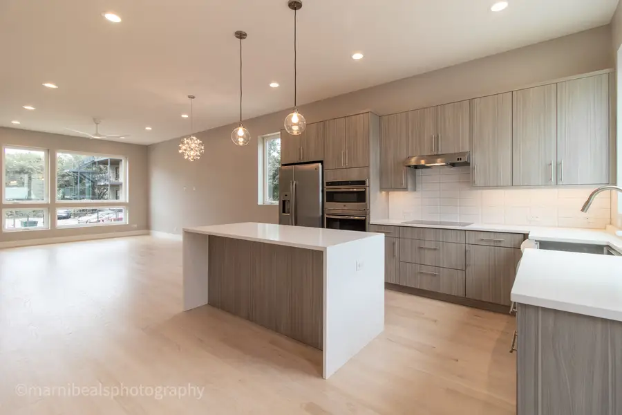 1221 E Marquette Road, Chicago, IL 60637 - #2