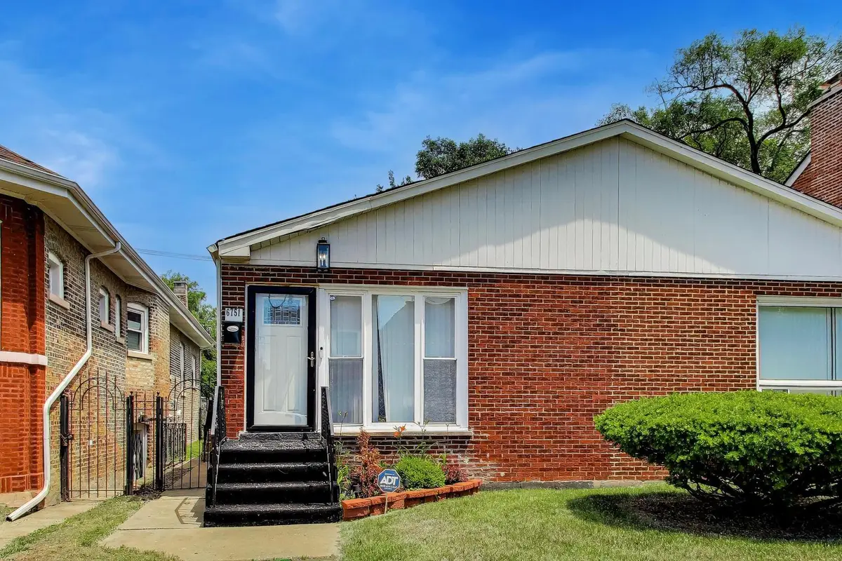 6751 S Saint Lawrence Avenue, Chicago, IL 60637 - #1