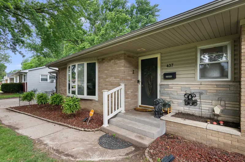 437 26th Avenue, East Moline, IL 61244 - #3