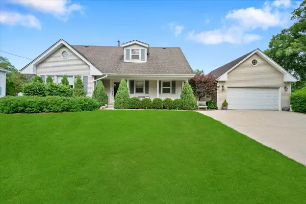 6N477 Salina Avenue, St. Charles, IL 60174