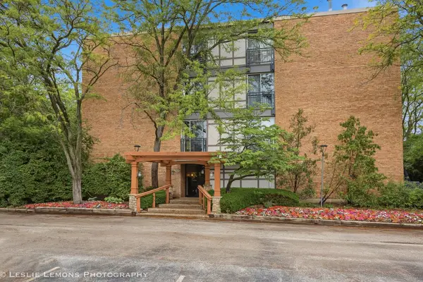 1833 Four Lakes Avenue #3M, Lisle, IL 60532