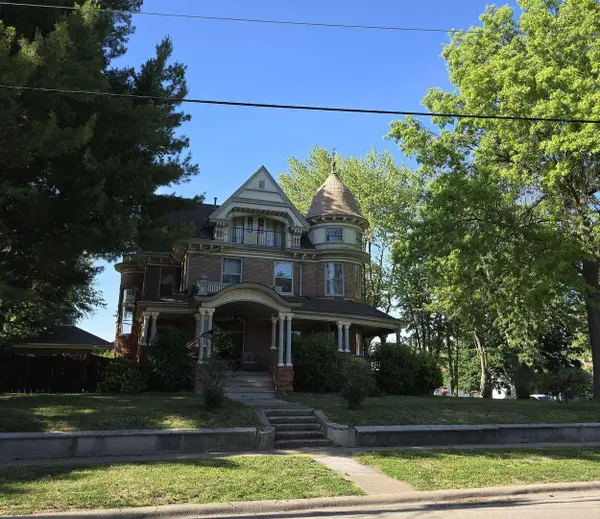 320 E 2nd Avenue, Monmouth, IL 61462