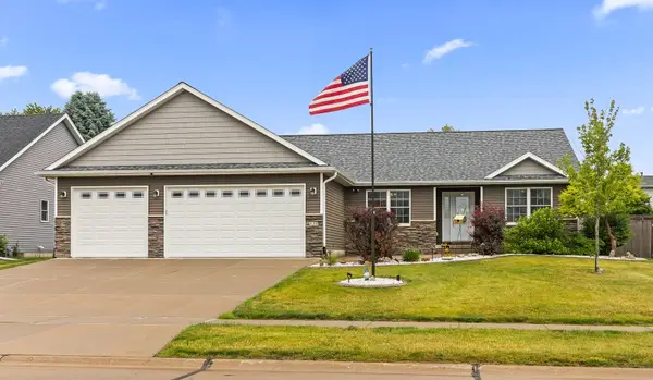 520 Pinehurst Drive, Eldridge, IA 52748