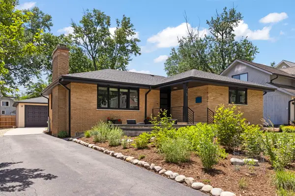 215 8th Street, Downers Grove, IL 60515