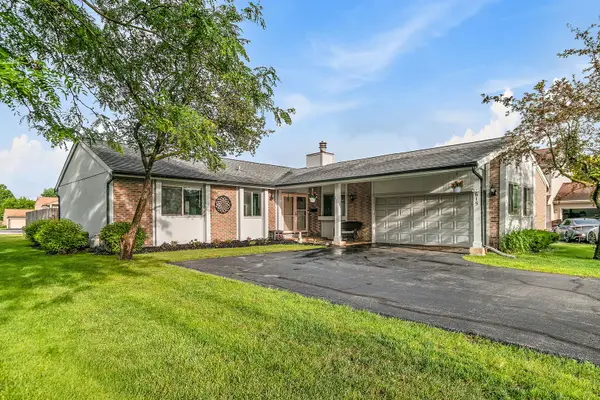 615 Lakeview Court, Roselle, IL 60172