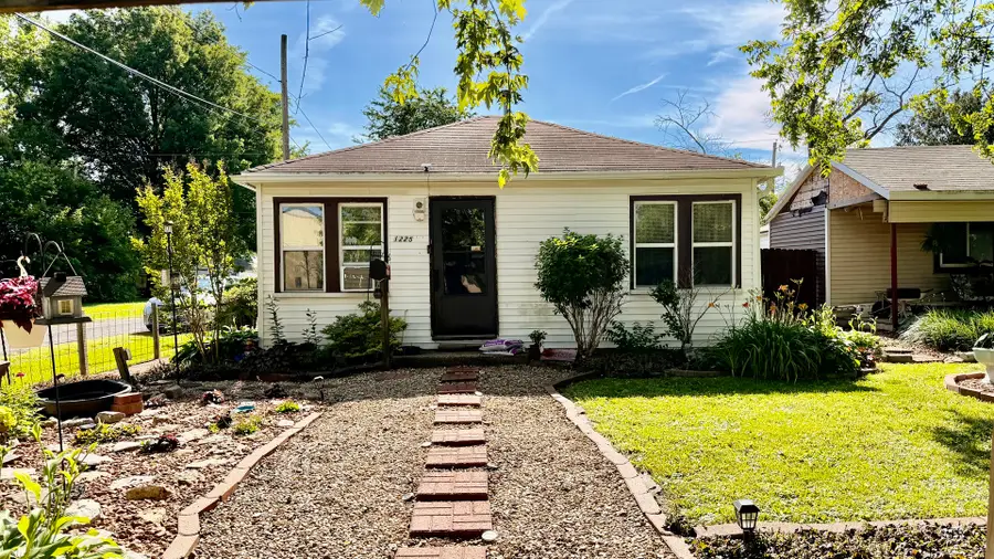 1225 Mckee Street, Centralia, IL 62801 - #2