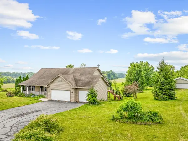 13728 Yale Bridge Road, Durand, IL 61024