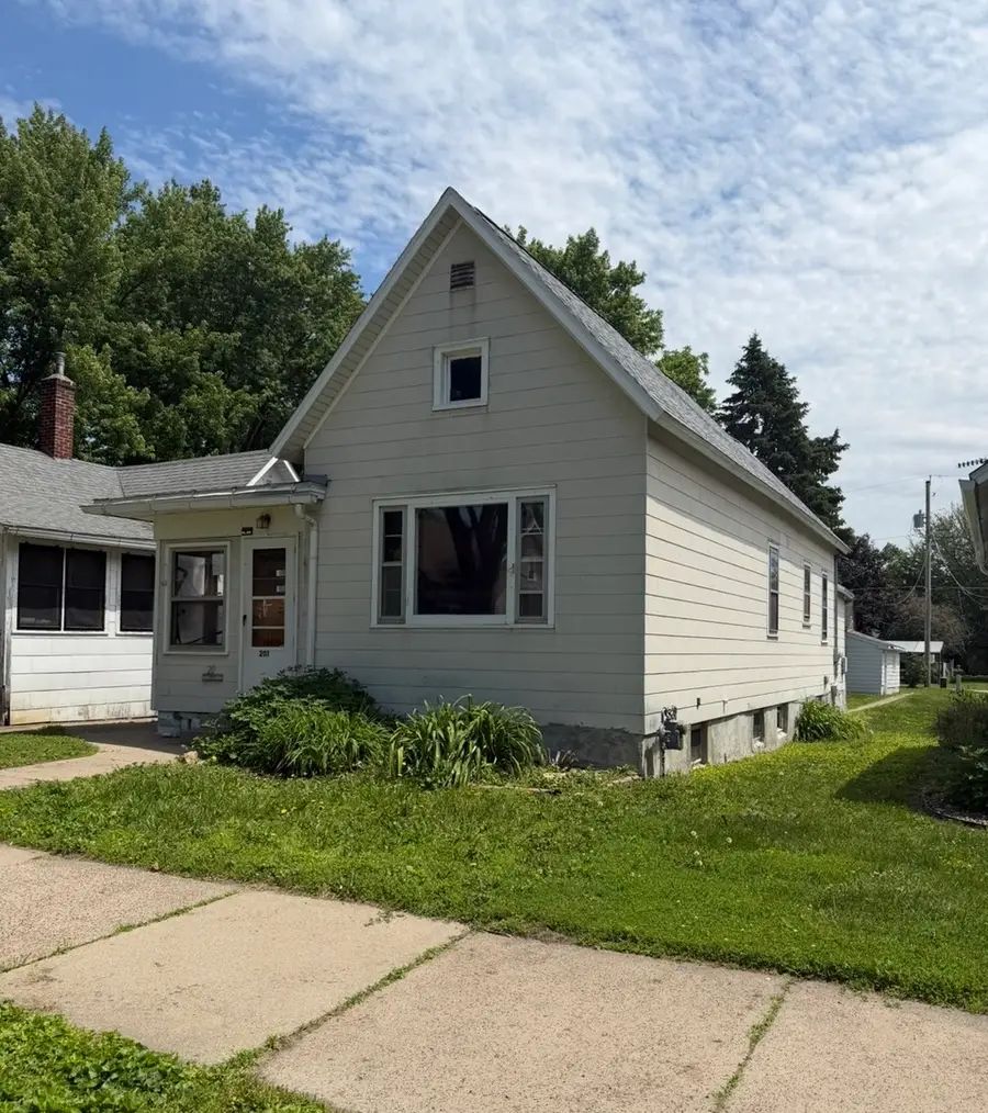 201 Fayette Street, Clinton, IA 52732 - #2
