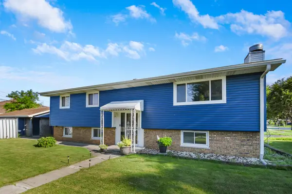 9401 S 80th Court, Hickory Hills, IL 60457
