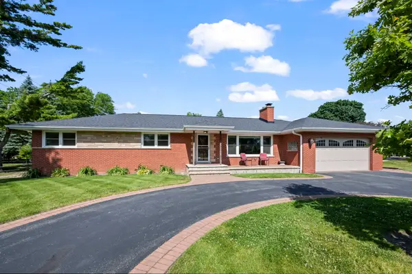 4 Garden Court, Prospect Heights, IL 60070