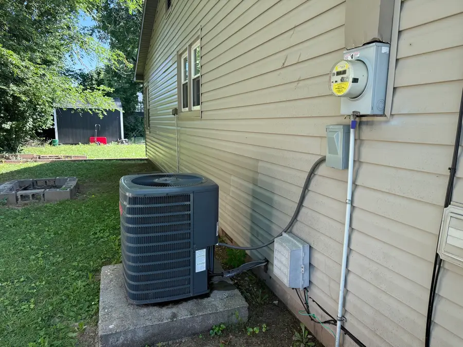 409 S Webster Street, Harrisburg, IL 62946 - #2