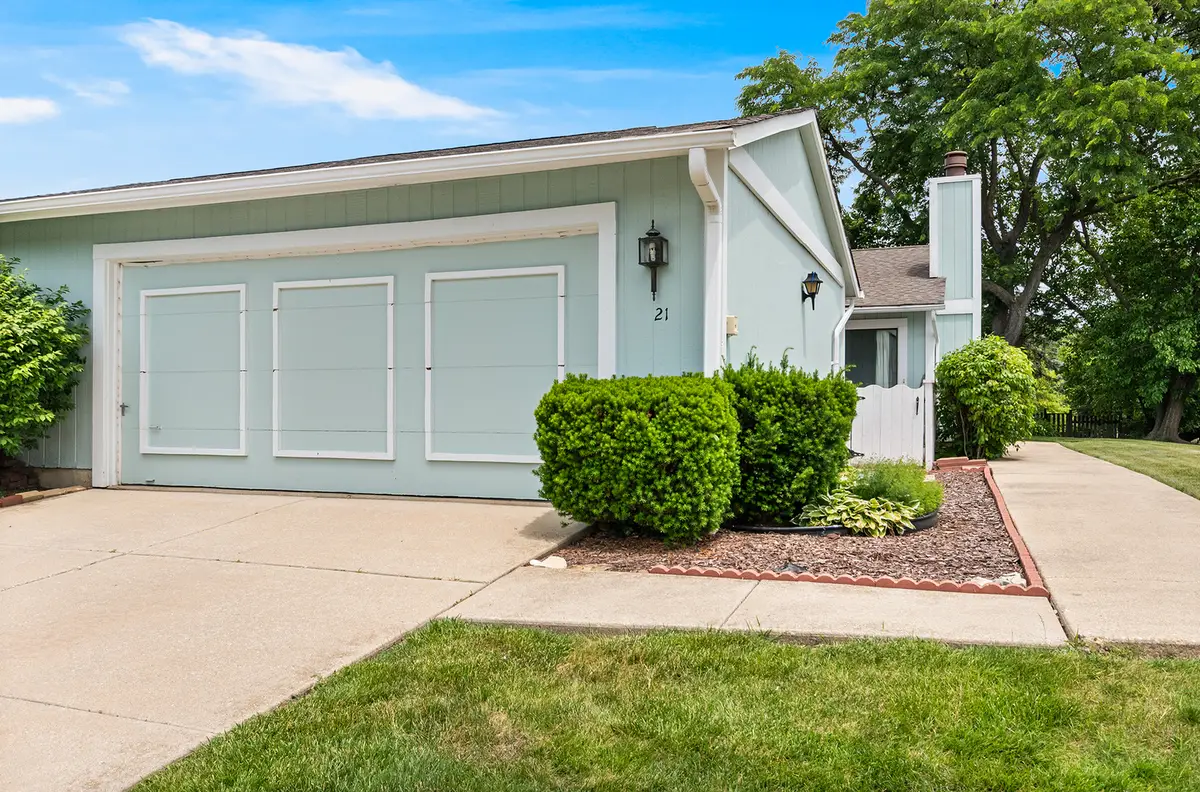 21 Wake Robin Court, Woodridge, IL 60517 - #1