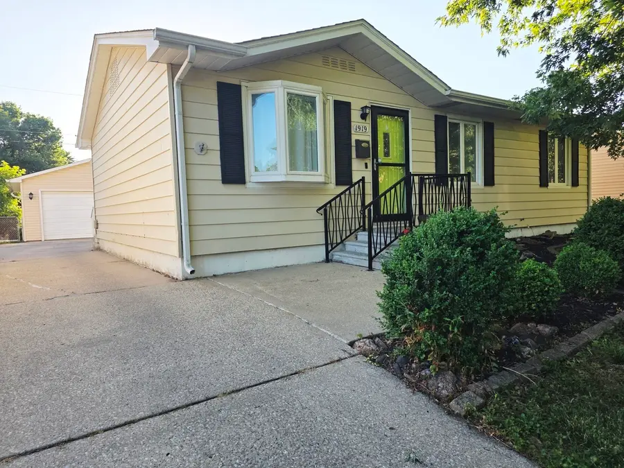 1919 Fairfield Drive, Springfield, IL 62702 - #2