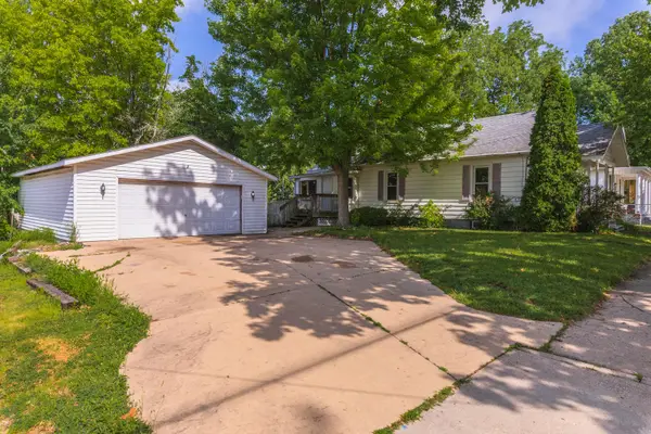 1109 S Oak Street, Bloomington, IL 61701