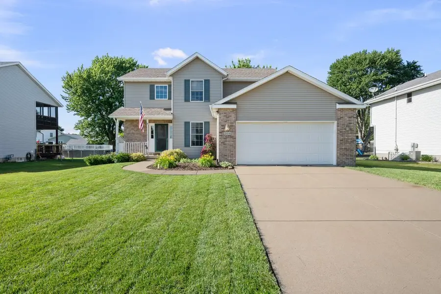204 W Pinehurst Drive, Eldridge, IA 52478 - #2