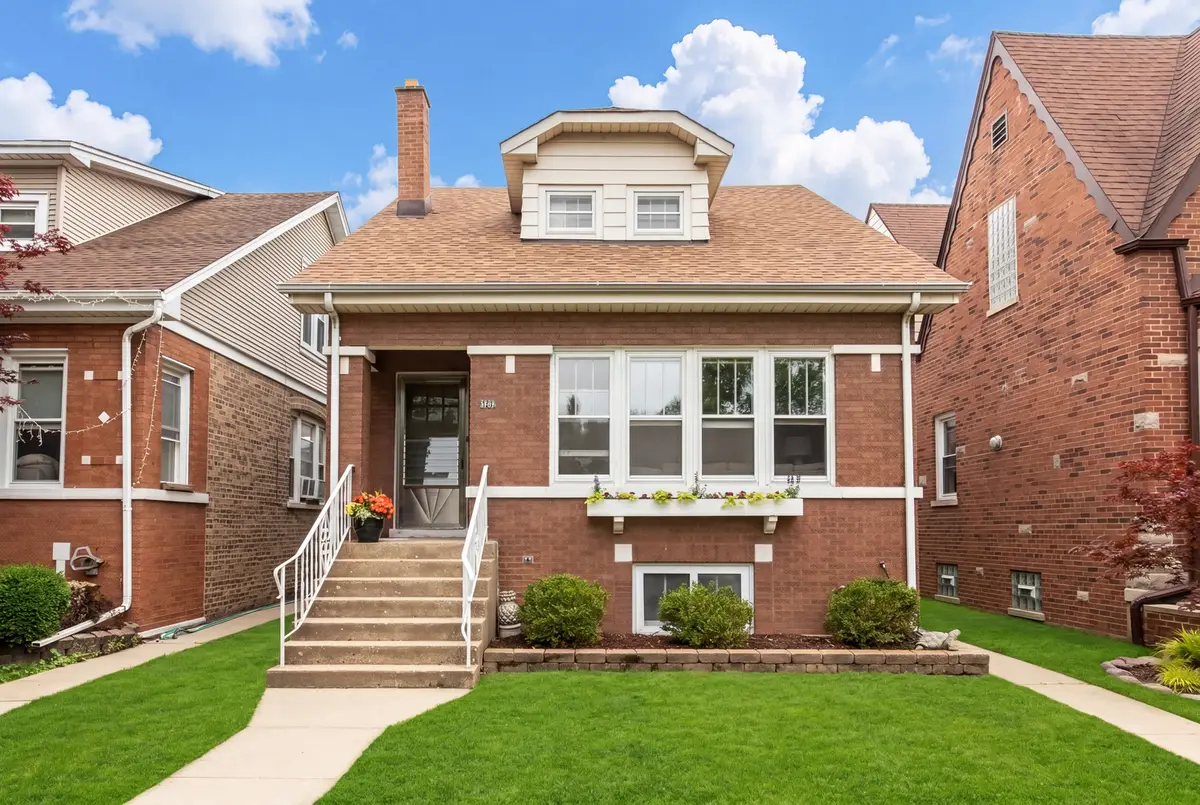 5035 N Menard Avenue, Chicago, IL 60630 - #1