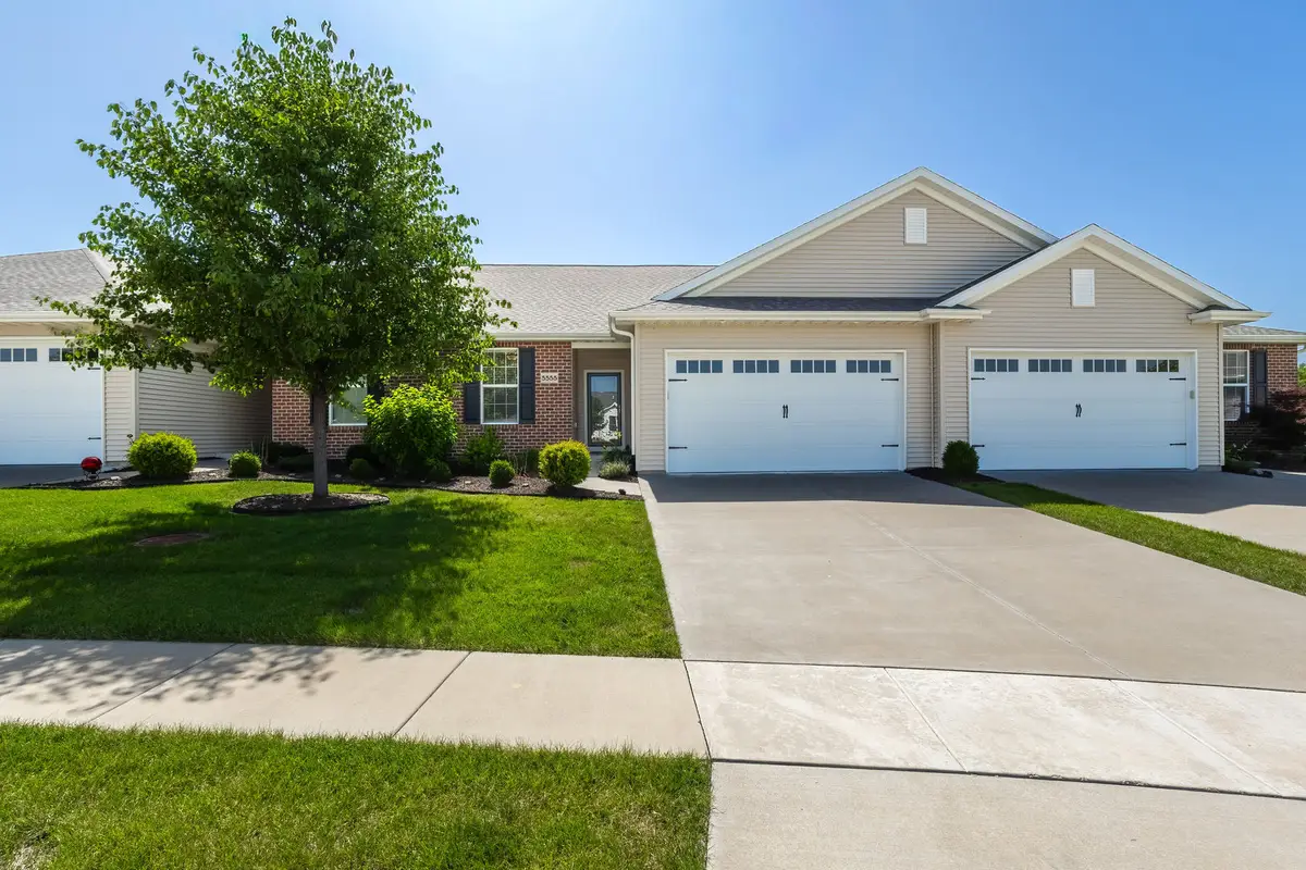 5555 E Creekside Lane, Bettendorf, IA 52722 - #1