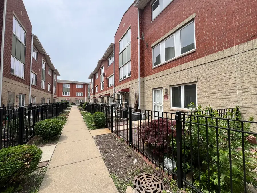 2426 W 32nd Place, Chicago, IL 60608 - #2