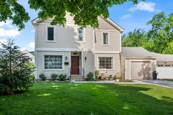 934 N Vail Avenue, Arlington Heights, IL 60004