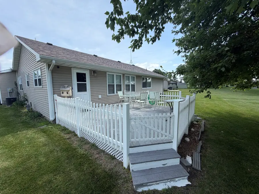 37 N Prairieview Avenue, Tuscola, IL 61953 - #3