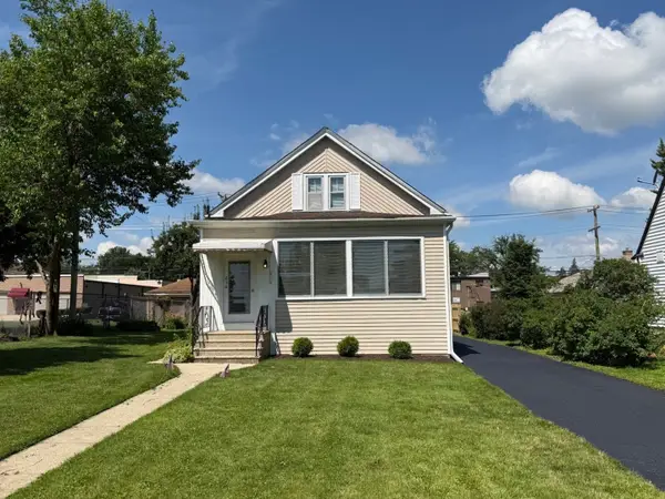 236 N Linden Avenue, Westmont, IL 60559