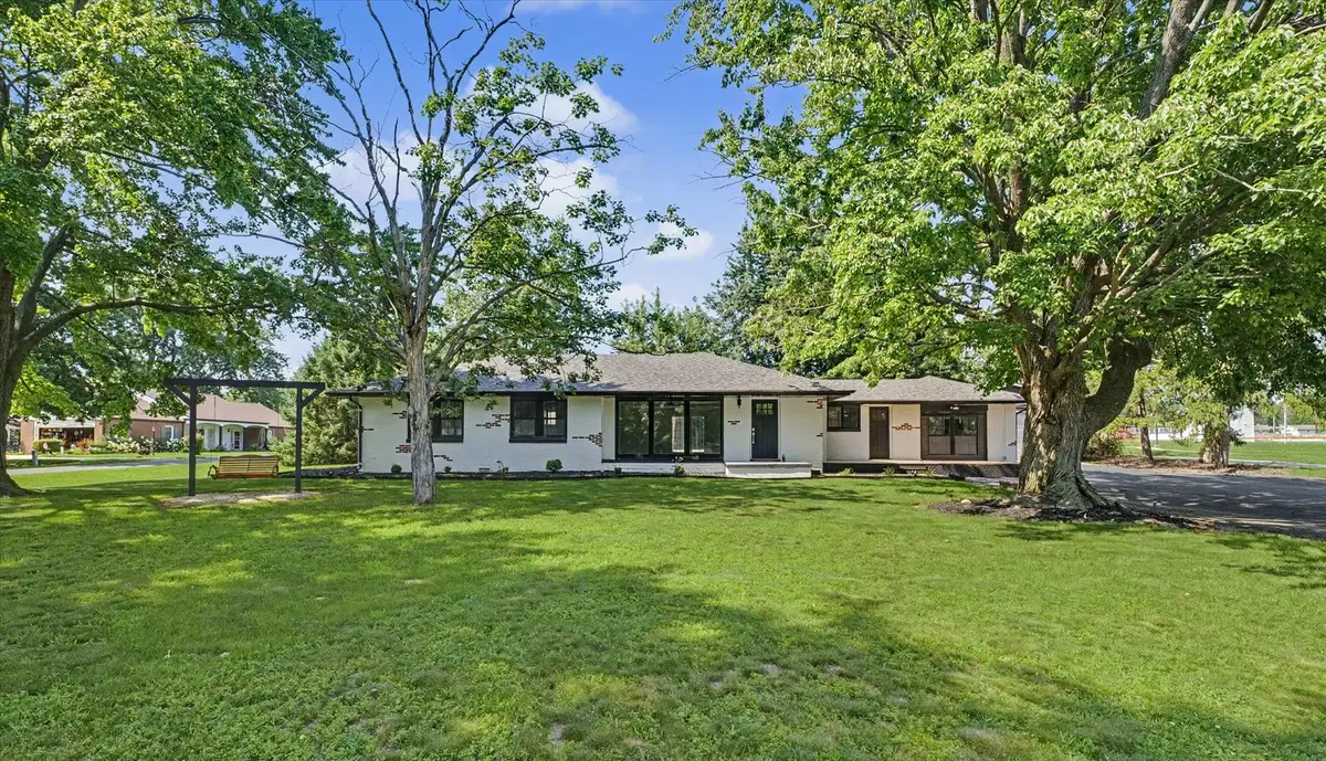 302 W Main Street, Mahomet, IL 61853 - #1
