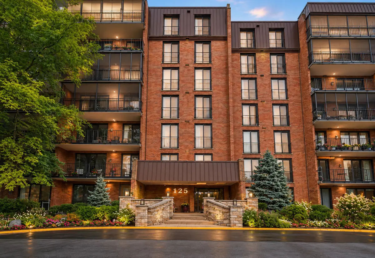 125 Acacia Circle #404, Indian Head Park, IL 60525 - #1