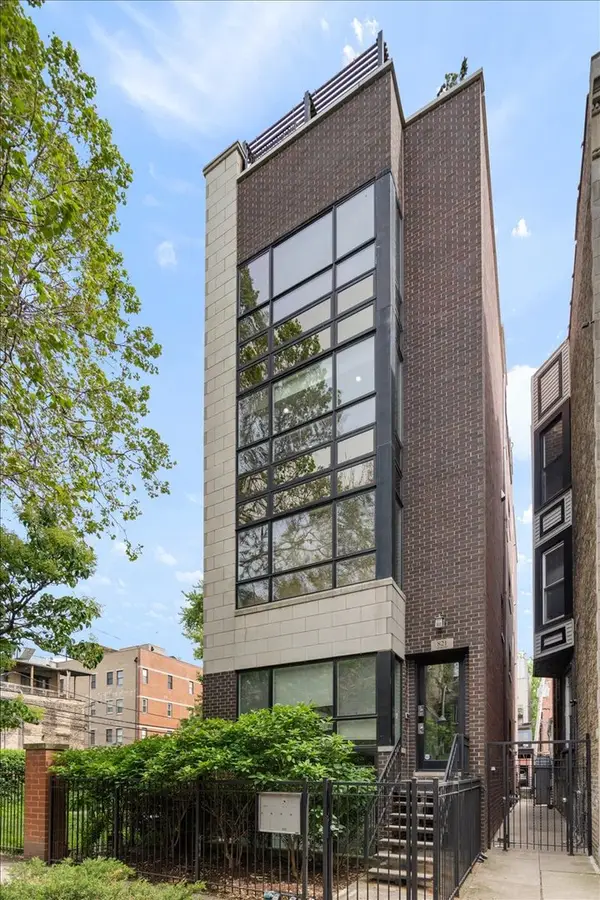 821 W Roscoe Street #3, Chicago, IL 60657