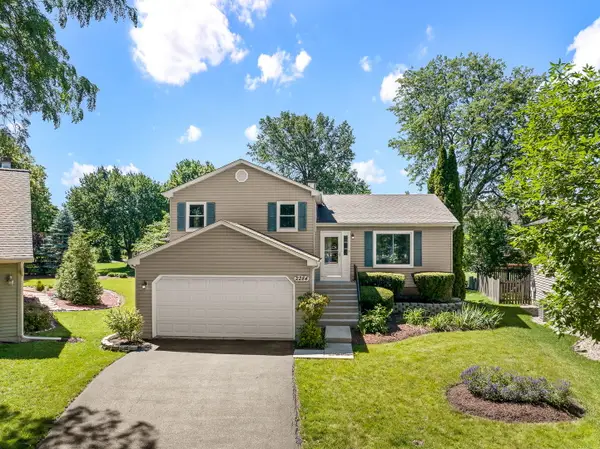2284 Briarhill Drive, Naperville, IL 60565