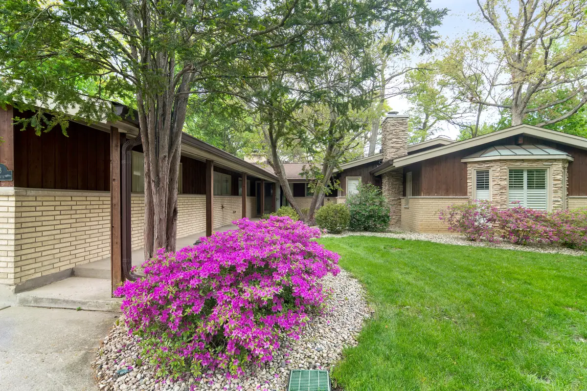 28 Lancaster Lane, Lincolnshire, IL 60069 - #1
