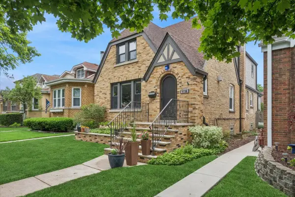6730 N Octavia Avenue, Chicago, IL 60631