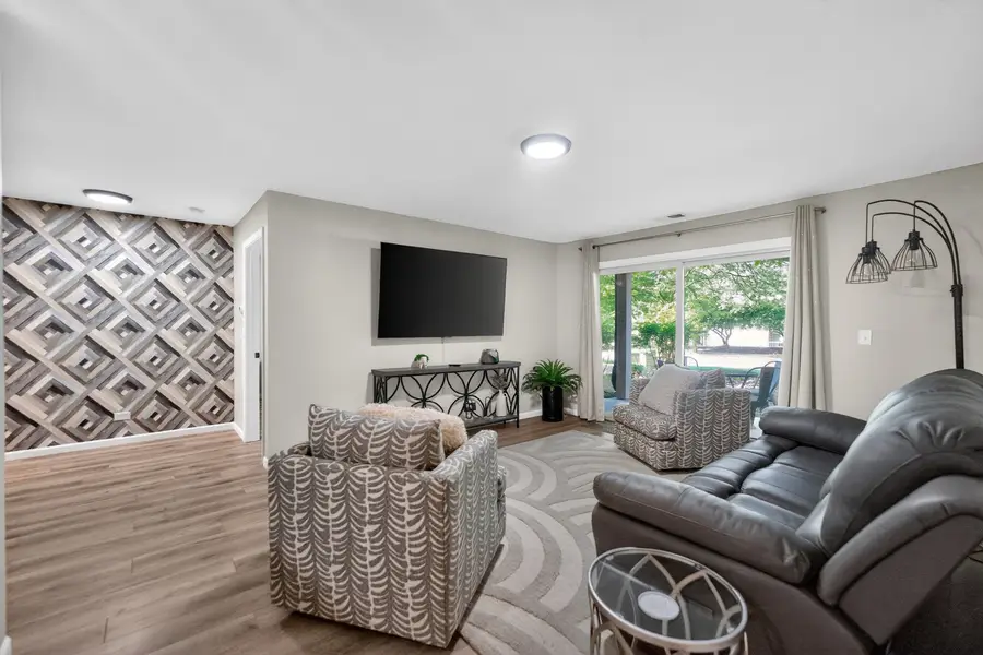 104 Glengarry Drive #106, Bloomingdale, IL 60108 - #3