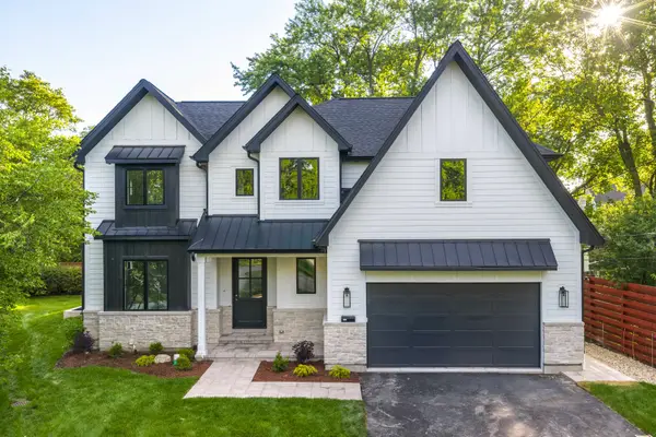 440 Briarhill Road, Glenview, IL 60025