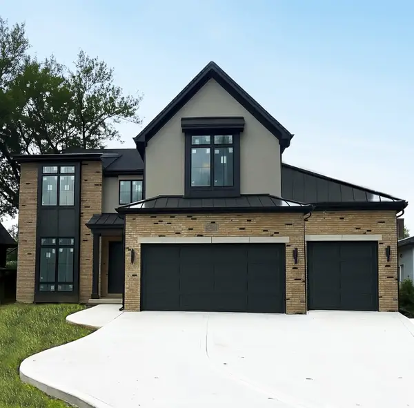 837 S Kearsage Avenue, Elmhurst, IL 60126