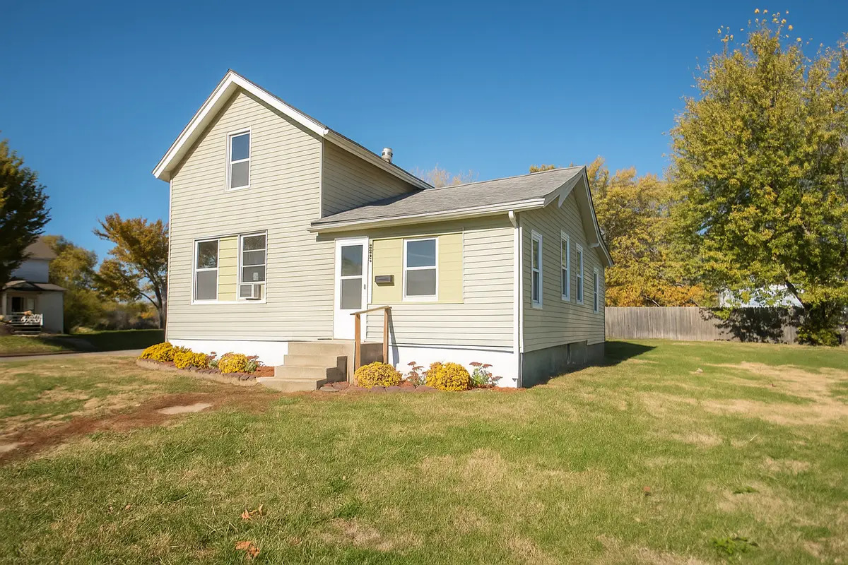410 W 5th Street, Sterling, IL 61081 - #1