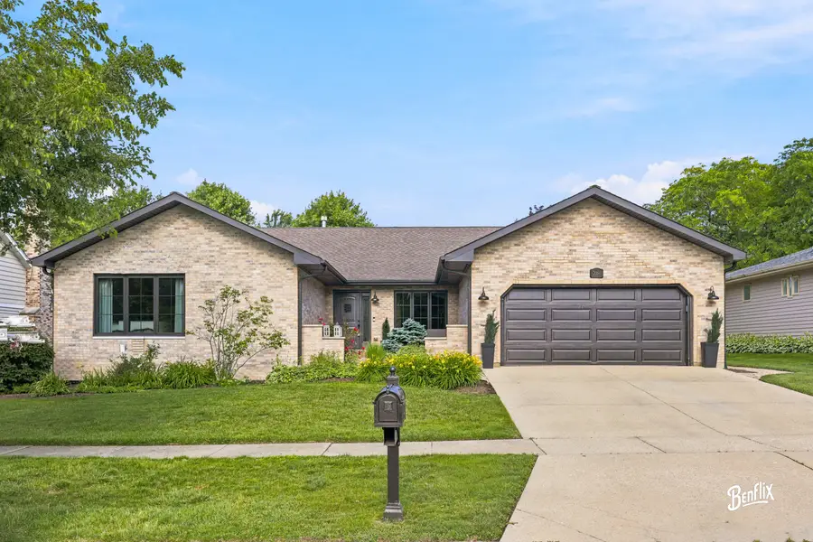 2051 N Ridge Avenue, Arlington Heights, IL 60004 - #2