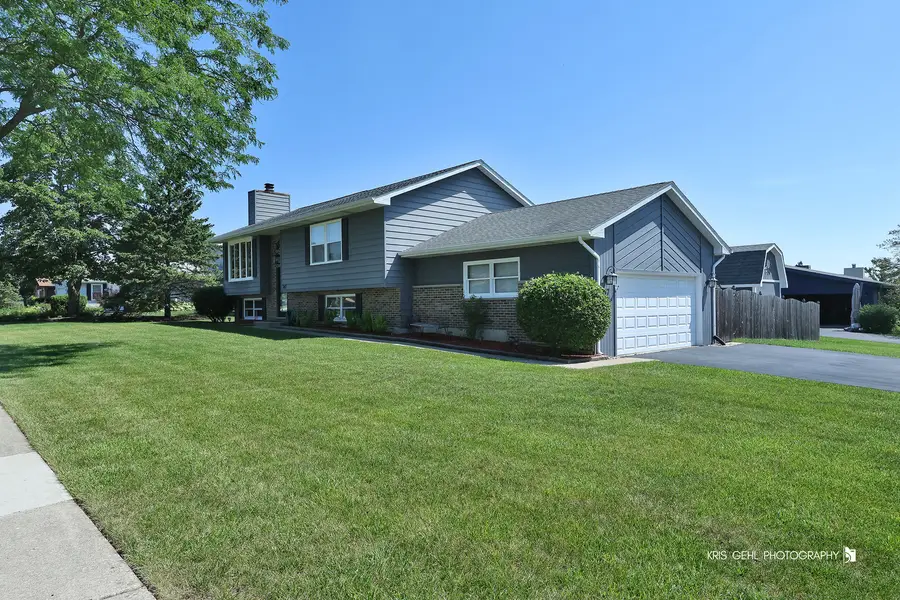 747 Monroe Drive, Lindenhurst, IL 60046 - #2