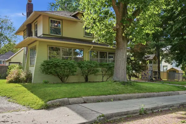 56 Whites Place, Bloomington, IL 61701