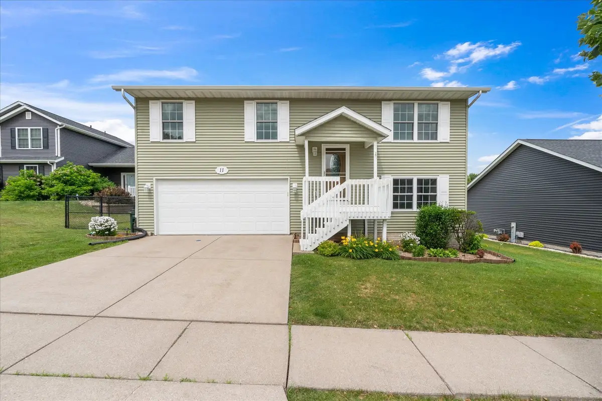 11 W Village Circle, Davenport, IA 52806 - #1