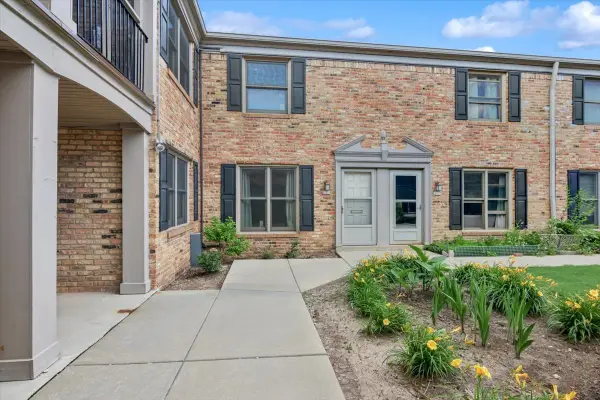 1814 Sessions Walk #1814, Hoffman Estates, IL 60169