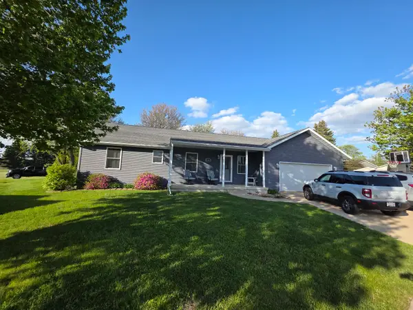 563 Pine Meadow Drive, Dixon, IL 61021
